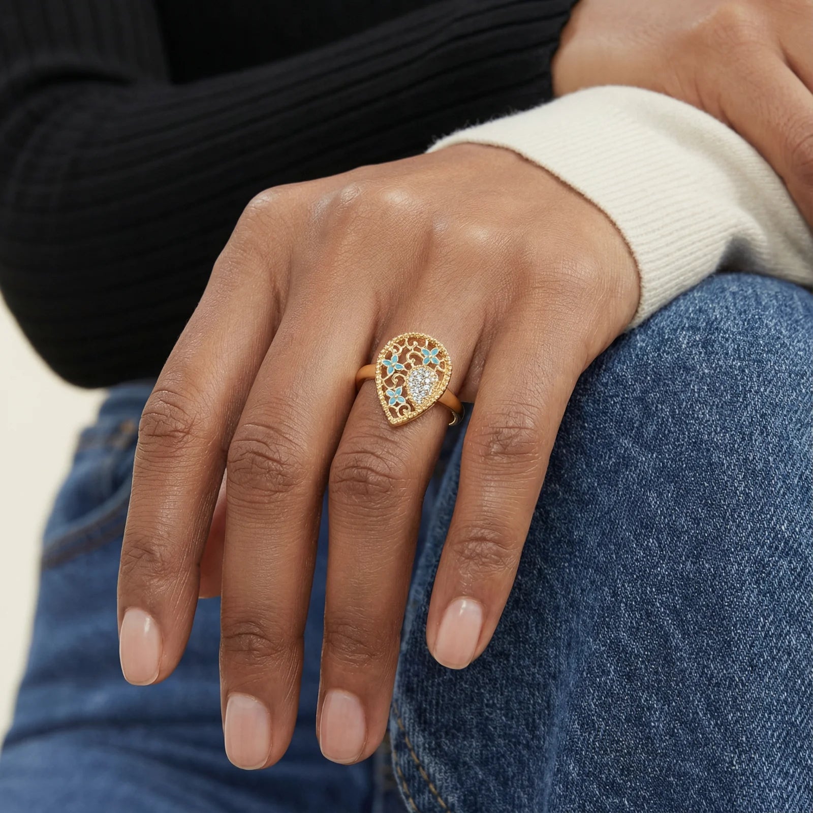 Hand-crafted filigree blooms in 18K gold Ring